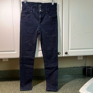 Ann Taylor high-rise skinny jeans.
Size: 6
Color: dark indigo wash
